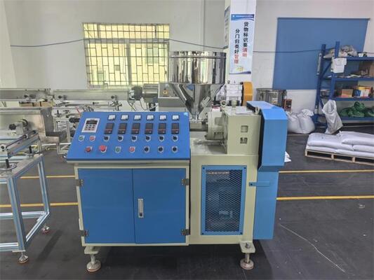 Máquina extrusora de filamento de bobina de encadernação de plástico PVC automática fácil de operar e máquina extrusora de filamento de PVC
